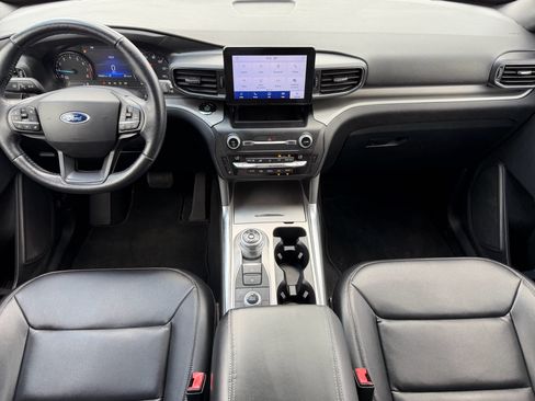 Used 2020 Ford Explorer XLT w/ Equipment Group 202A AWD/4WD image 10