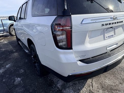 Used 2023 Chevrolet Suburban LT w/ Luxury Package image 8