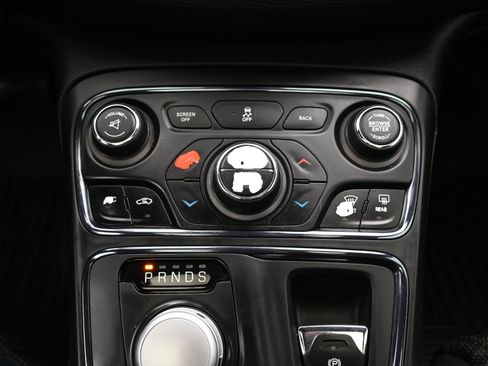 Used 2015 Chrysler 200 S w/ Navigation & Sound Group I image 38