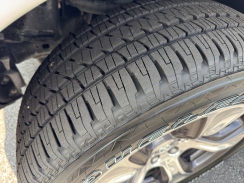 Used 2022 RAM 1500 Laramie AWD/4WD image 15