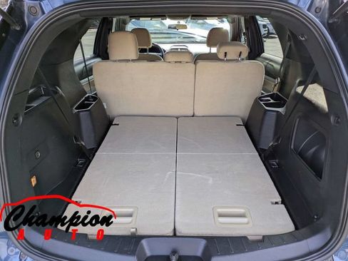 Used 2017 Ford Explorer XLT FWD image 14
