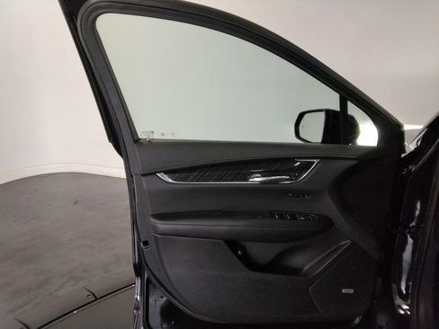 Used 2022 Cadillac XT6 Premium Luxury image 28