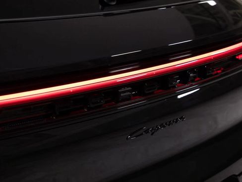 Certified 2025 Porsche Cayenne image 36