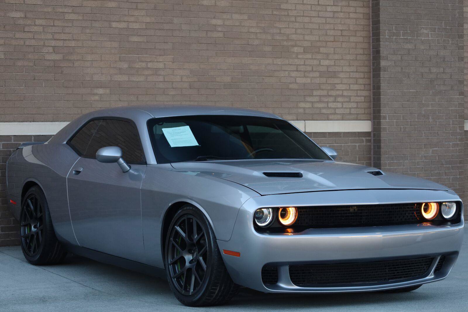 Used 2018 Dodge Challenger R/T RWD image 5