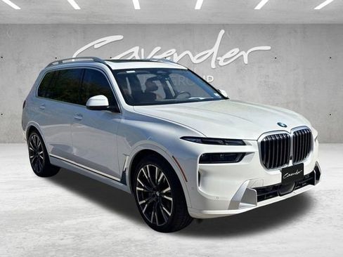 Used 2024 BMW X7 xDrive40i w/ Executive Package AWD/4WD image 2