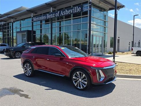 Used 2025 Cadillac Lyriq Luxury w/ LPO, Floor Liner Package AWD/4WD image 1