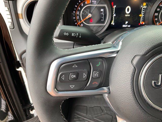 Used 2025 Jeep Wrangler Unlimited Sahara w/ Safety Group AWD/4WD image 9