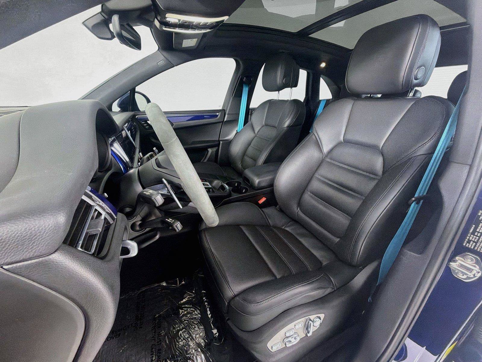 Certified 2023 Porsche Macan S AWD/4WD image 5