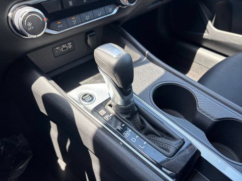 Used 2025 Nissan Altima 2.5 SV FWD image 37