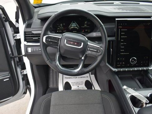 Used 2025 GMC Acadia Elevation image 16