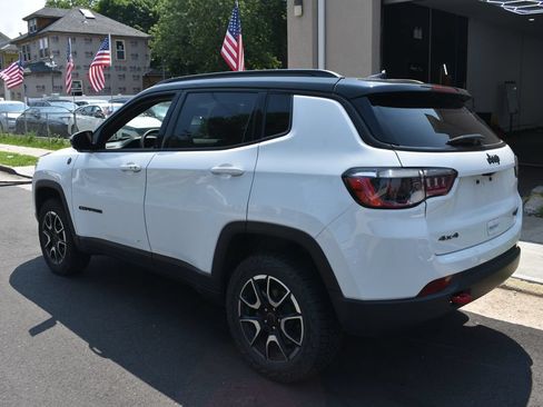 Used 2025 Jeep Compass Trailhawk AWD/4WD image 8