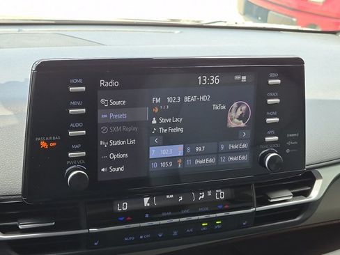 Used 2024 Toyota Sienna XLE FWD image 13