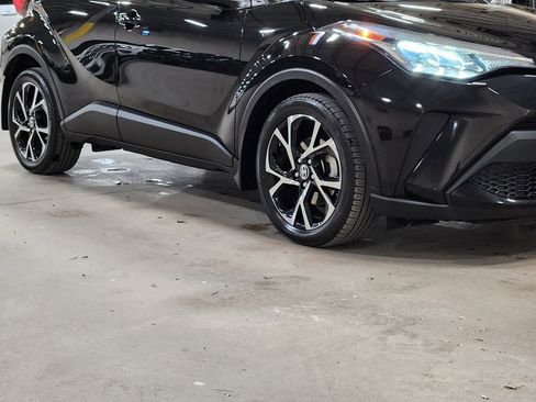 Used 2021 Toyota C-HR XLE image 16