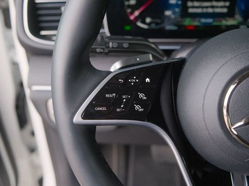 Used 2025 Mercedes-Benz GLE 450e 4MATIC image 16