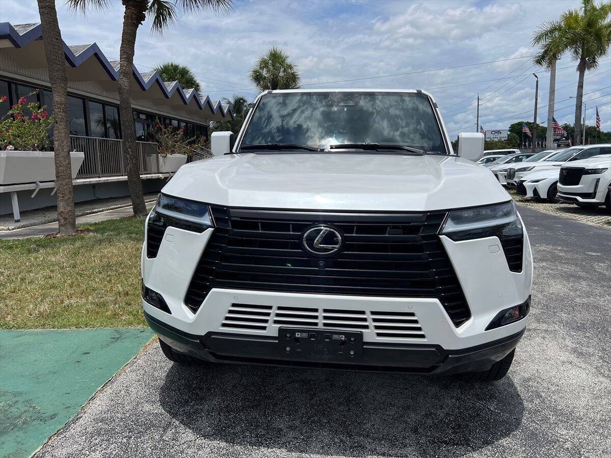 Used 2024 Lexus GX 550 w/ Accessory Package (2T) AWD/4WD image 3