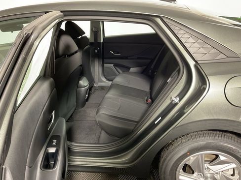 New 2026 Hyundai Elantra SE image 32