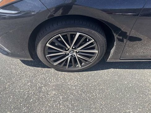 Used 2024 Lexus ES 300h w/ Premium Package FWD image 13