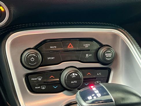 Used 2022 Dodge Challenger SXT w/ Blacktop Package image 27