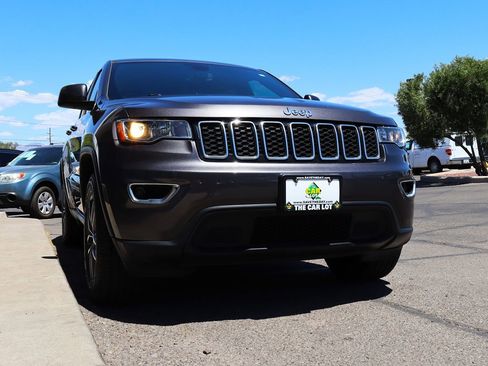 Used 2020 Jeep Grand Cherokee Laredo w/ 18" Wheel & 8.4" Radio Group AWD/4WD image 18