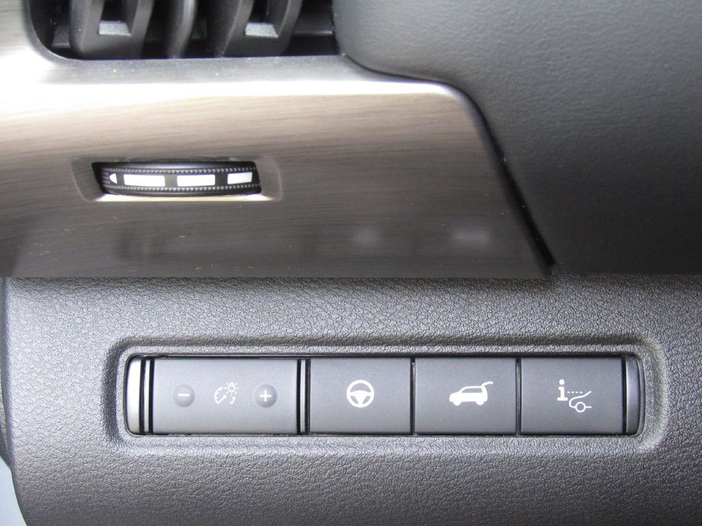 Used 2025 Nissan Pathfinder Platinum AWD/4WD image 38
