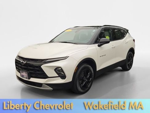 Used 2023 Chevrolet Blazer LT w/ Convenience Package AWD/4WD image 2