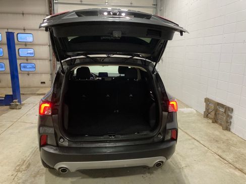 Used 2020 Ford Escape SE image 13