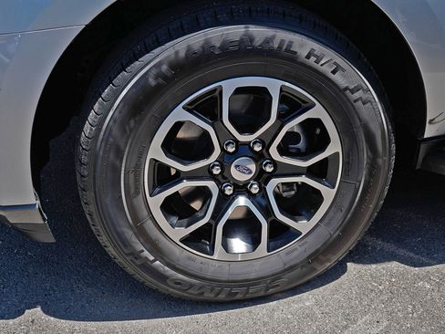 Used 2024 Ford Expedition XLT AWD/4WD image 6