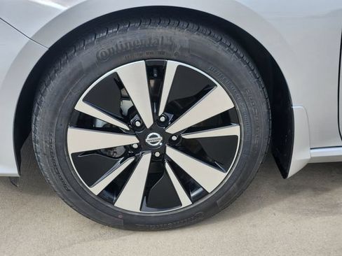 Used 2022 Nissan Altima 2.5 SV FWD image 12