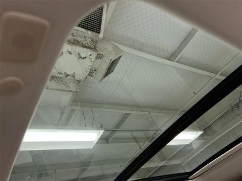 Used 2021 GMC Yukon XL Denali w/ Denali Premium Package image 18