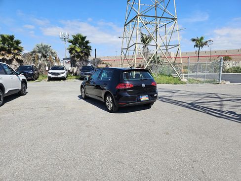 Used 2016 Volkswagen e-Golf SEL Premium image 5