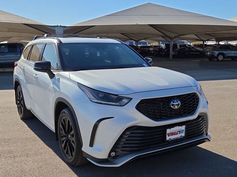 Certified 2023 Toyota Highlander XSE image 14