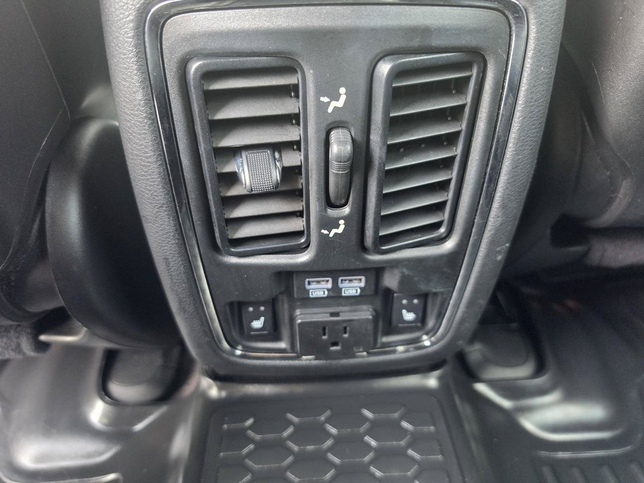 Used 2017 Jeep Grand Cherokee Overland AWD/4WD image 10