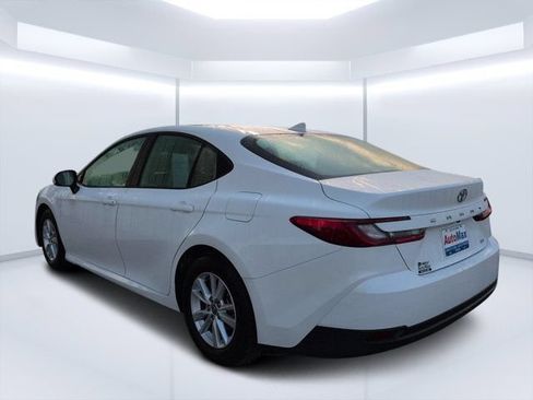 Used 2025 Toyota Camry LE FWD image 5