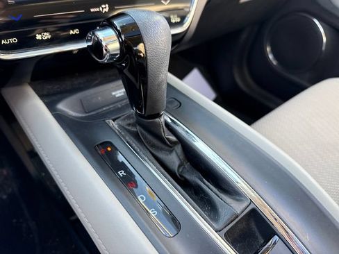 Used 2018 Honda HR-V EX image 31