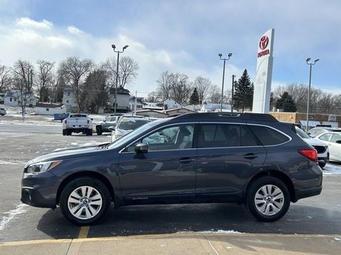 Used 2017 Subaru Outback 2.5i Premium image 4