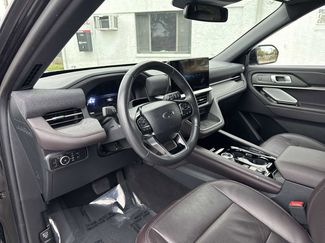 Used 2025 Ford Explorer Platinum RWD video 2