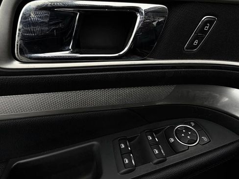 Used 2016 Ford Explorer XLT w/ Equipment Group 202A AWD/4WD image 8