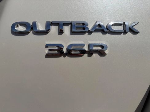 Used 2017 Subaru Outback 3.6R Limited image 28
