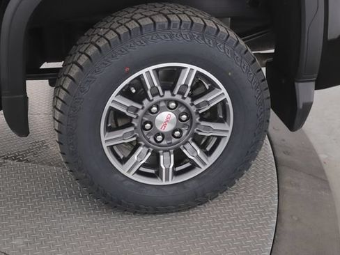 Used 2024 GMC Sierra 1500 AT4 w/ AT4 Preferred Package AWD/4WD image 14