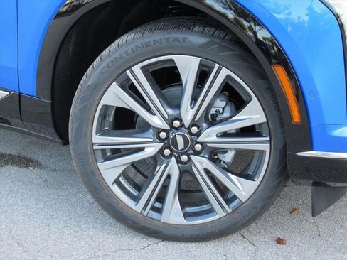 New 2026 Cadillac Optiq Luxury 2 image 7