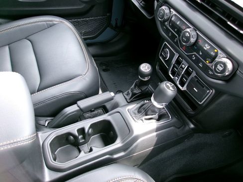 Used 2026 Jeep Wrangler Unlimited Sahara AWD/4WD image 14