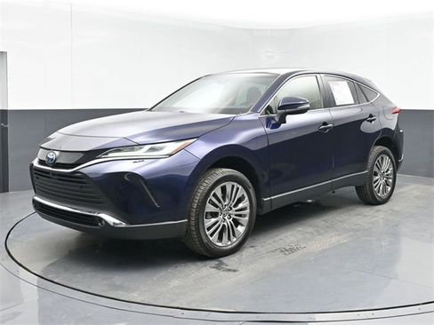 Used 2022 Toyota Venza Limited w/ Advanced Technology Package image 10