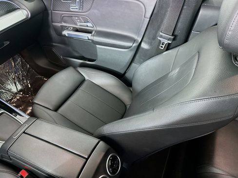 Used 2025 Mercedes-Benz GLB 250 4MATIC image 22