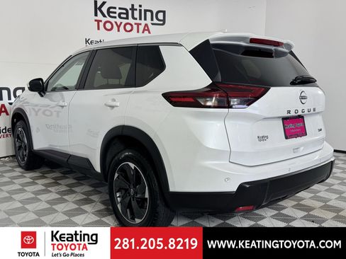 Used 2024 Nissan Rogue SV image 6