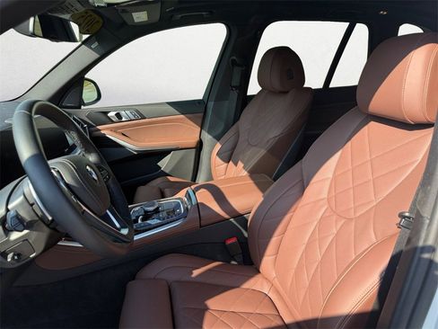 Used 2025 BMW X5 xDrive40i w/ Premium Package image 9