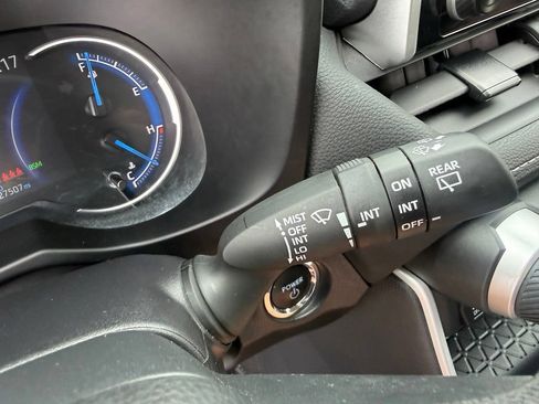 Certified 2025 Toyota RAV4 XLE AWD/4WD image 30