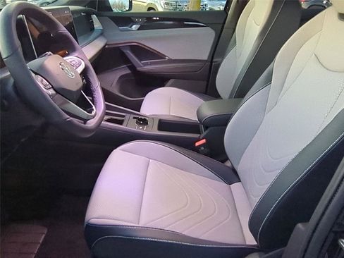 New 2026 Volkswagen Tiguan SE R-Line AWD/4WD image 15