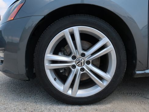 Used 2014 Volkswagen Passat TDI SEL Premium FWD image 41