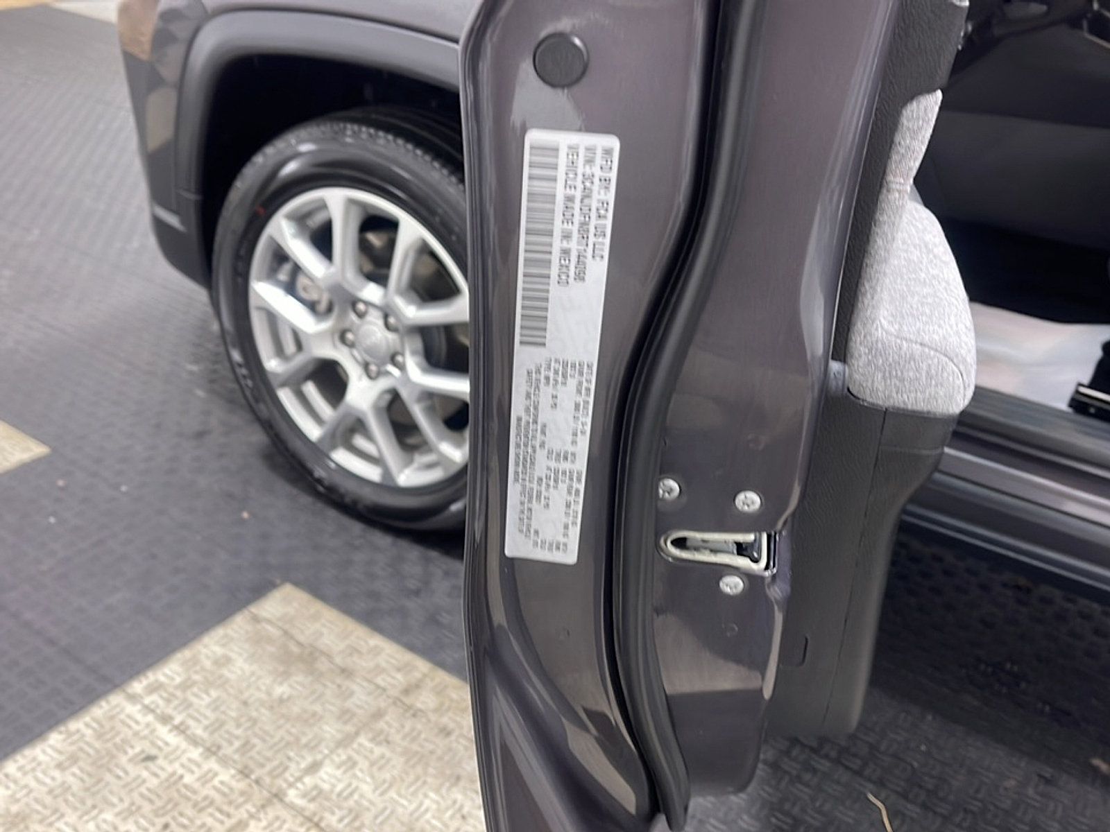 Used 2024 Jeep Compass Latitude AWD/4WD image 27