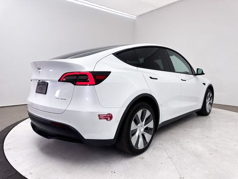 Used 2022 Tesla Model Y Long Range AWD/4WD image 16